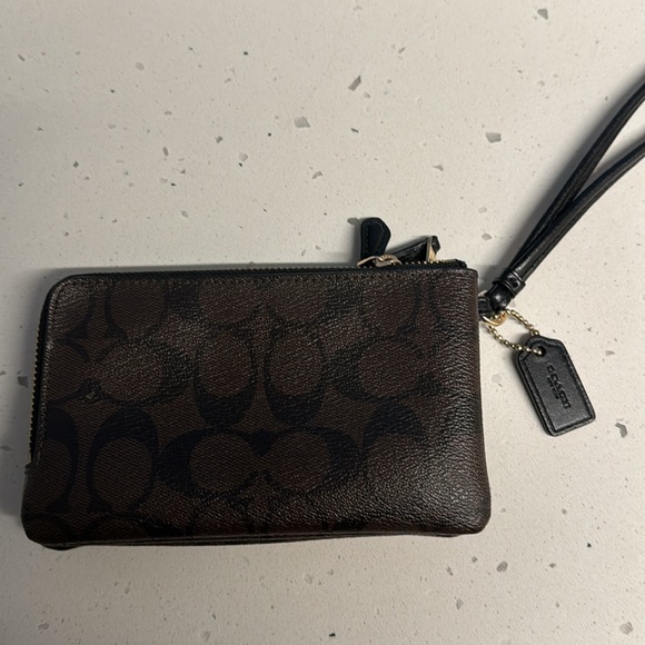 Coach Wristlet / Clutch - Picture 2 of 8